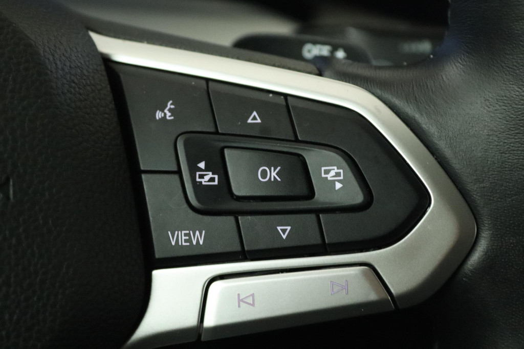 
Volkswagen Golf 1.0 eTSI Life Business (PARKEERSENSOREN, NAVI, CARPLAY, ACHTERUITRIJCAMERA, STOELMASSAGE, SFEERVERLICHTING) vol									