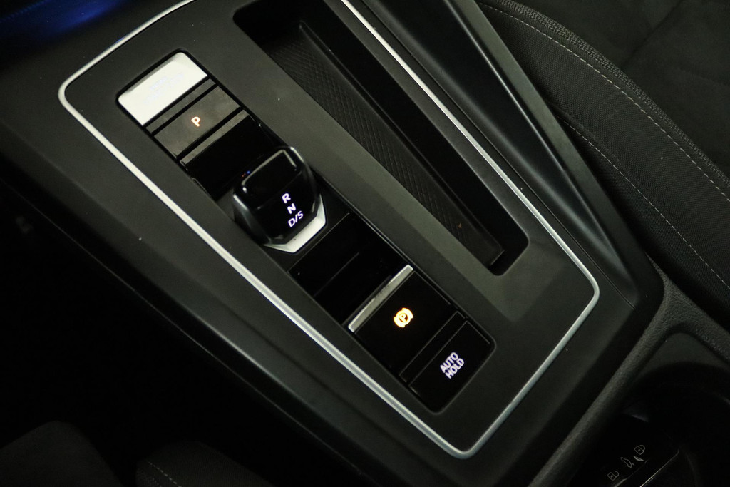 
Volkswagen Golf 1.0 eTSI Life Business (PARKEERSENSOREN, NAVI, CARPLAY, ACHTERUITRIJCAMERA, STOELMASSAGE, SFEERVERLICHTING) vol									