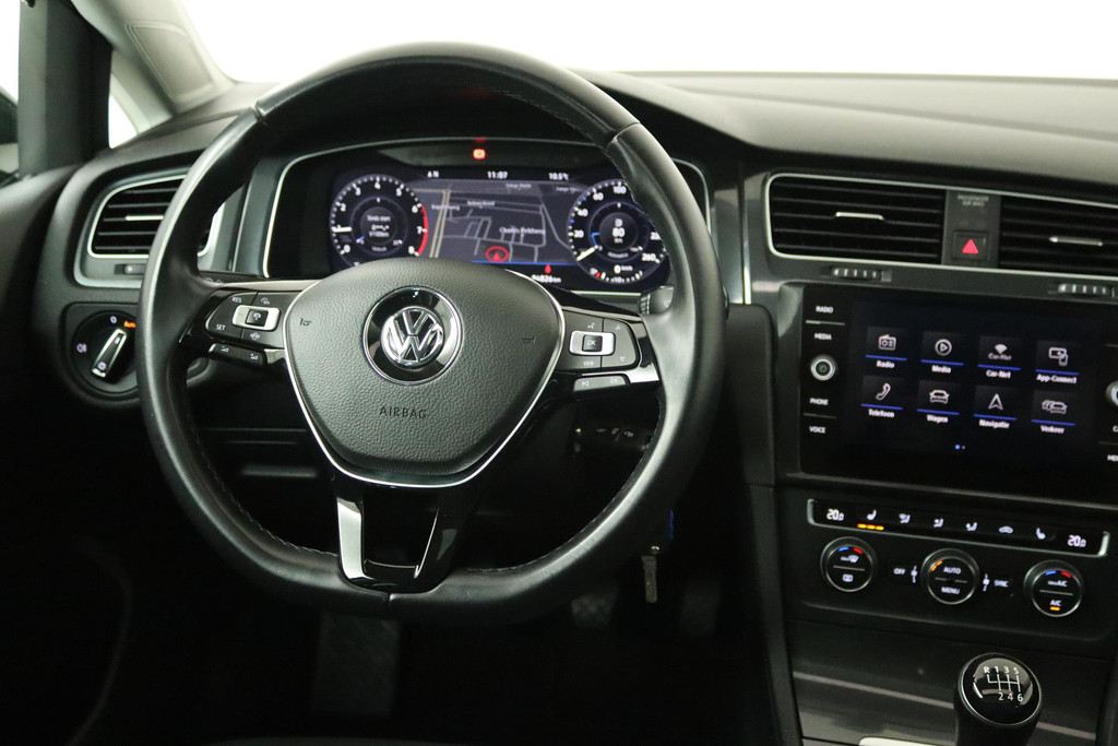 
Volkswagen Golf 1.0 TSI Highline (PANORAMADAK, PARKEERSENSOREN, NAVIGATIE, CARPLAY, STOELVERWARMING, GOED ONDEROUDEN) vol									