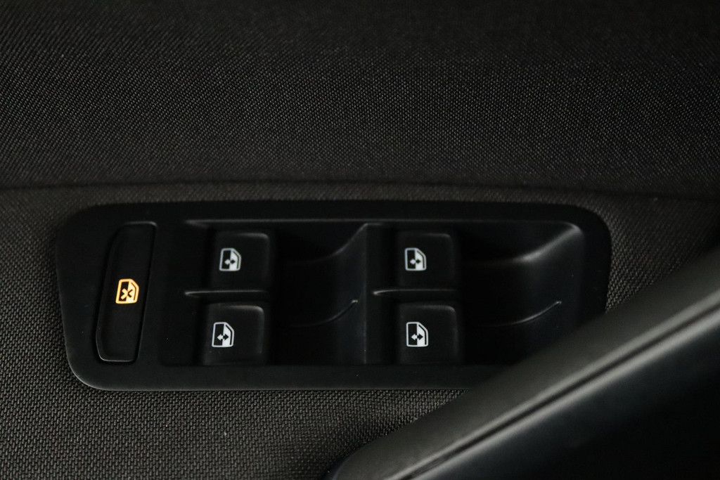 
Volkswagen Golf 1.0 TSI Highline (PANORAMADAK, PARKEERSENSOREN, NAVIGATIE, CARPLAY, STOELVERWARMING, GOED ONDEROUDEN) vol									