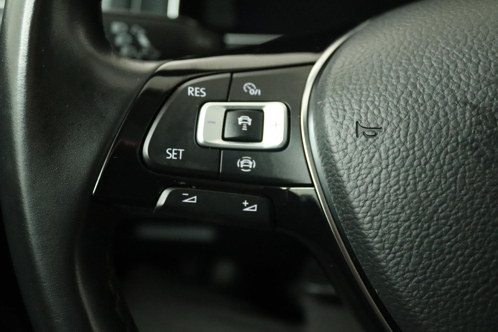 
Volkswagen Golf 1.0 TSI Highline (PANORAMADAK, PARKEERSENSOREN, NAVIGATIE, CARPLAY, STOELVERWARMING, GOED ONDEROUDEN) vol									