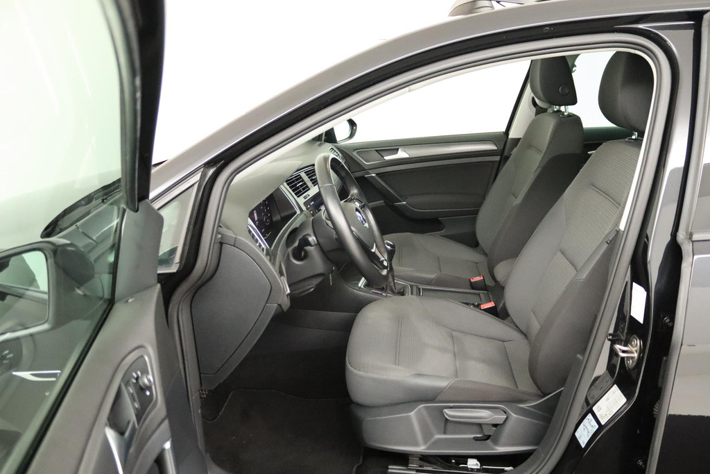 
Volkswagen Golf 1.0 TSI Highline (PANORAMADAK, PARKEERSENSOREN, NAVIGATIE, CARPLAY, STOELVERWARMING, GOED ONDEROUDEN) vol									