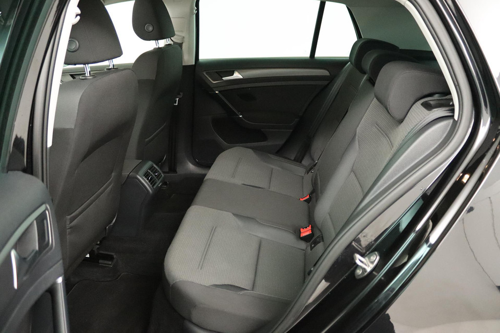 
Volkswagen Golf 1.0 TSI Highline (PANORAMADAK, PARKEERSENSOREN, NAVIGATIE, CARPLAY, STOELVERWARMING, GOED ONDEROUDEN) vol									