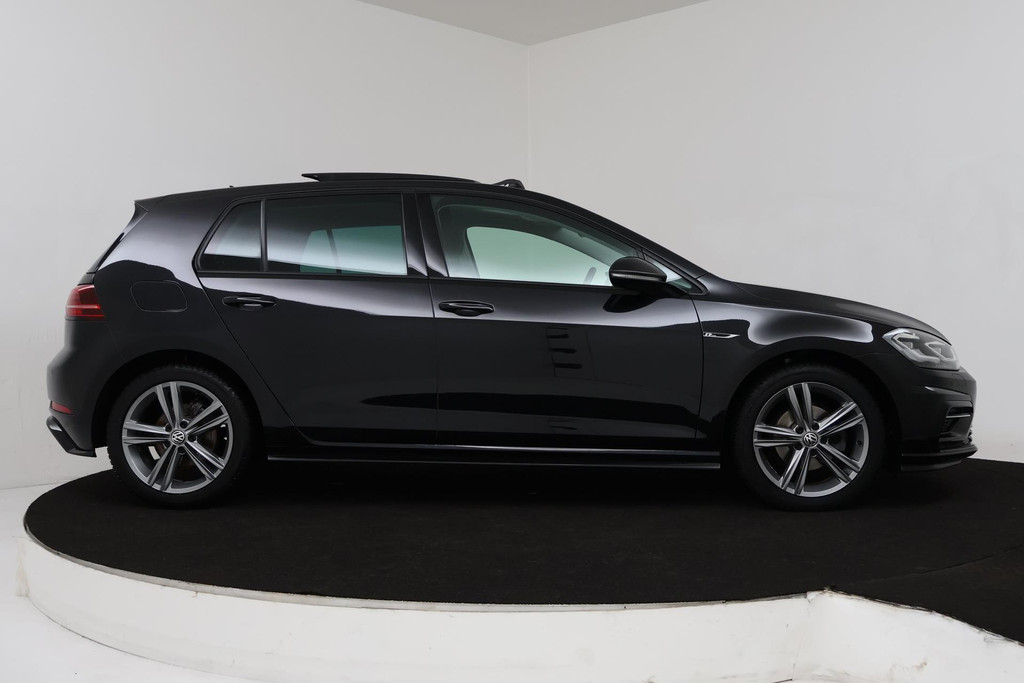 
Volkswagen Golf 1.0 TSI Highline (PANORAMADAK, PARKEERSENSOREN, NAVIGATIE, CARPLAY, STOELVERWARMING, GOED ONDEROUDEN) vol									