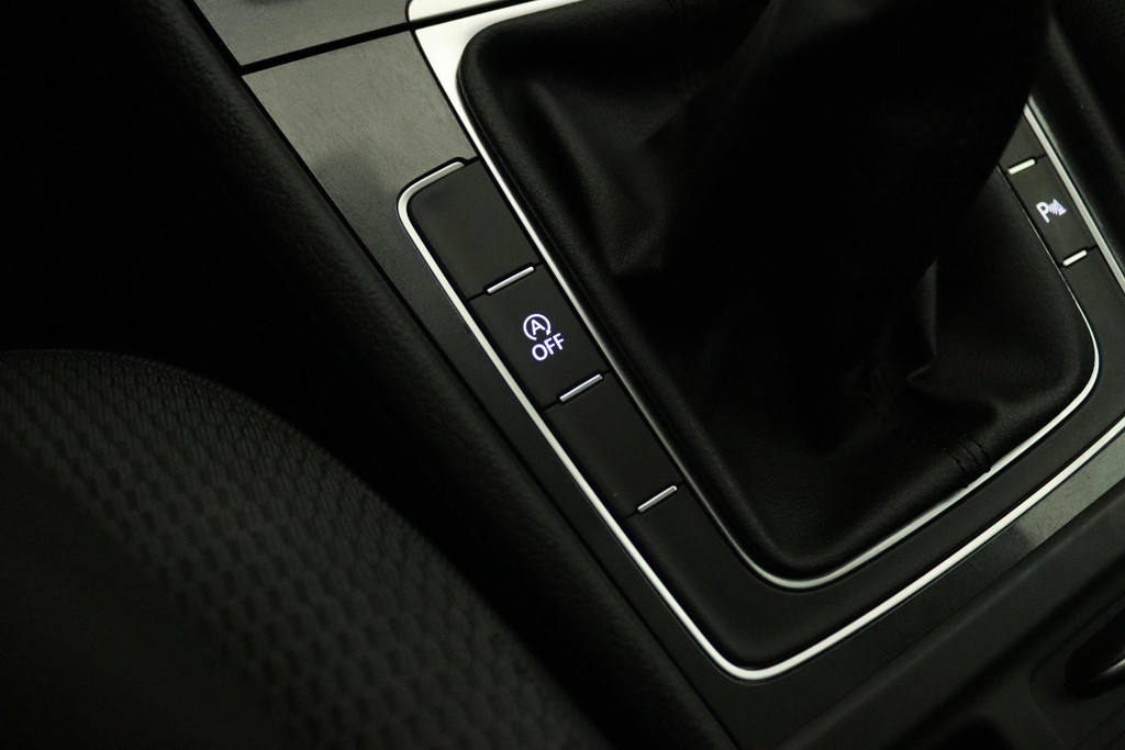 
Volkswagen Golf 1.0 TSI Highline (PANORAMADAK, PARKEERSENSOREN, NAVIGATIE, CARPLAY, STOELVERWARMING, GOED ONDEROUDEN) vol									