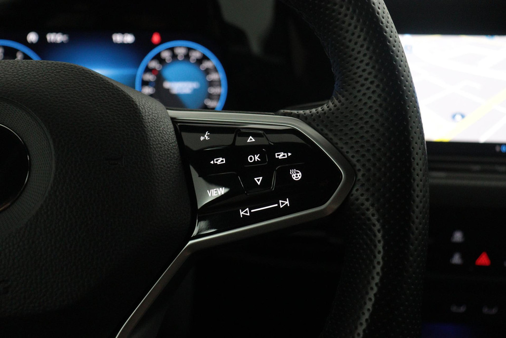 
Volkswagen Golf 1.5 eTSI R-Line (Goed OnderH, Navi, Carplay, Camera, Kuipstoelen, PDC V+A, Adapt Cruise Con, Digitale Teller, Etc) vol									