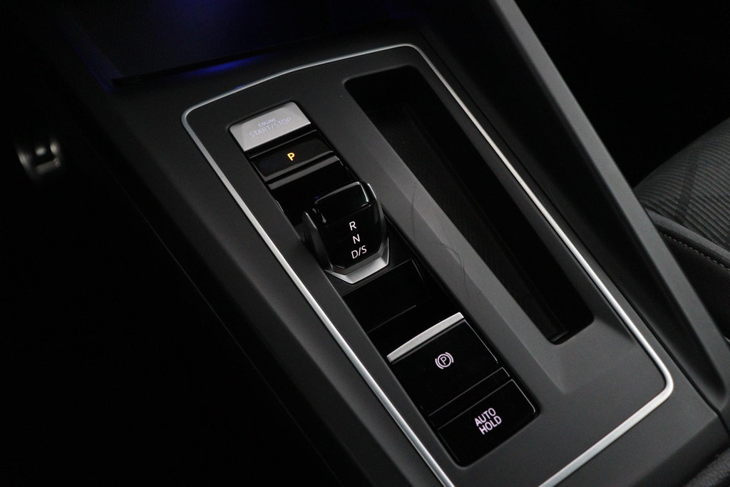 
Volkswagen Golf 1.5 eTSI R-Line (Goed OnderH, Navi, Carplay, Camera, Kuipstoelen, PDC V+A, Adapt Cruise Con, Digitale Teller, Etc) vol									