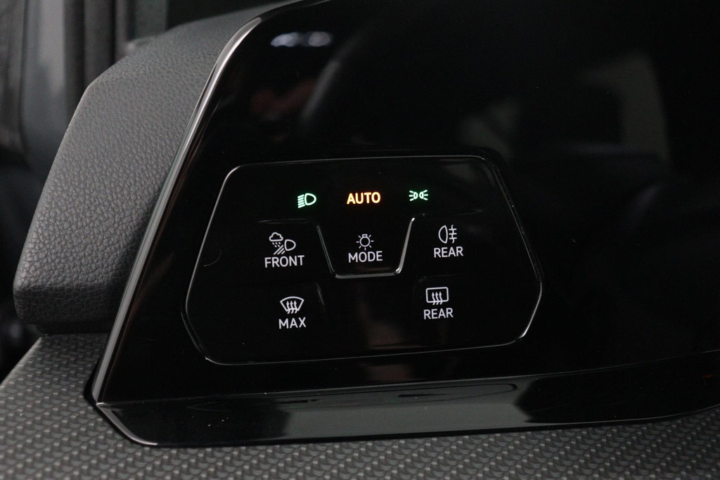 
Volkswagen Golf 1.5 eTSI R-Line (Goed OnderH, Navi, Carplay, Camera, Kuipstoelen, PDC V+A, Adapt Cruise Con, Digitale Teller, Etc) vol									