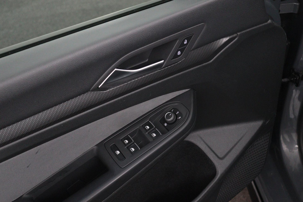 
Volkswagen Golf 1.5 eTSI R-Line (Goed OnderH, Navi, Carplay, Camera, Kuipstoelen, PDC V+A, Adapt Cruise Con, Digitale Teller, Etc) vol									