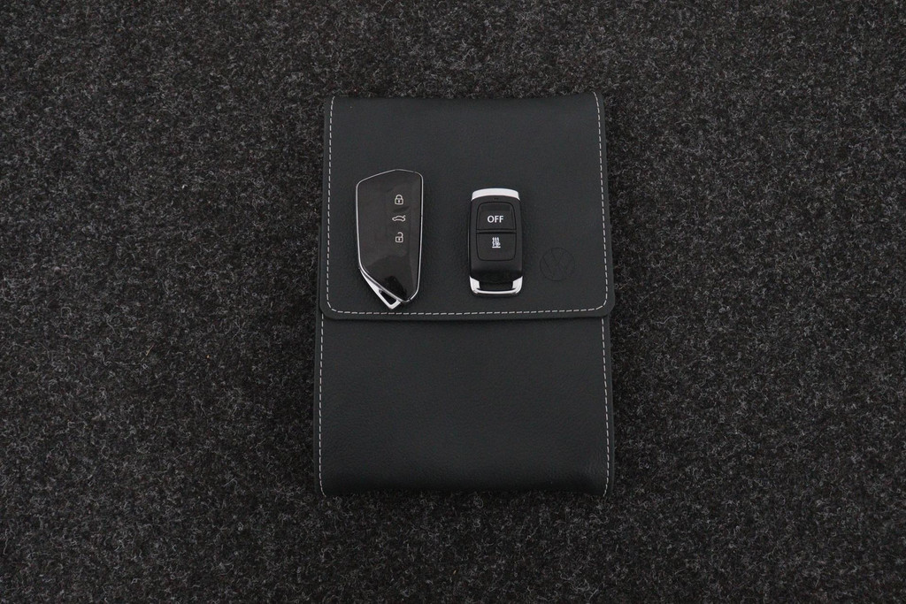 
Volkswagen Golf 1.5 eTSI R-Line (Goed OnderH, Navi, Carplay, Camera, Kuipstoelen, PDC V+A, Adapt Cruise Con, Digitale Teller, Etc) vol									