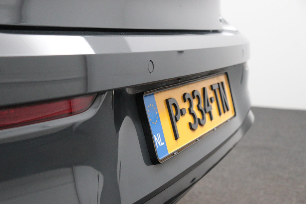 
Volkswagen Golf 1.5 eTSI R-Line (Goed OnderH, Navi, Carplay, Camera, Kuipstoelen, PDC V+A, Adapt Cruise Con, Digitale Teller, Etc) vol									