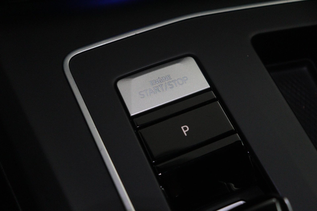 
Volkswagen Golf 1.5 eTSI R-Line (Goed OnderH, Navi, Carplay, Camera, Kuipstoelen, PDC V+A, Adapt Cruise Con, Digitale Teller, Etc) vol									