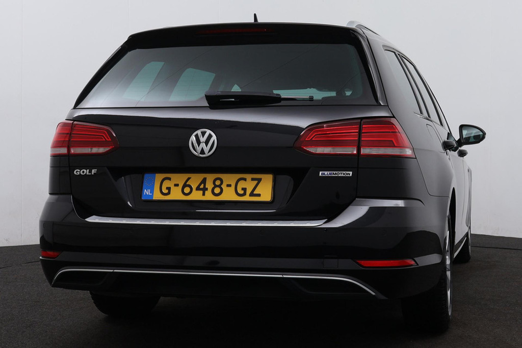 
Volkswagen GOLF Variant 1.5 TSI Comfortline (NAVIGATIE, CAMERA, STOELVERWARMING, PARKEERSENSOREN, CARPLAY, GOED ONDERHOUDEN) vol									