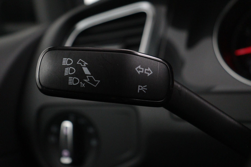 
Volkswagen GOLF Variant 1.5 TSI Comfortline (NAVIGATIE, CAMERA, STOELVERWARMING, PARKEERSENSOREN, CARPLAY, GOED ONDERHOUDEN) vol									