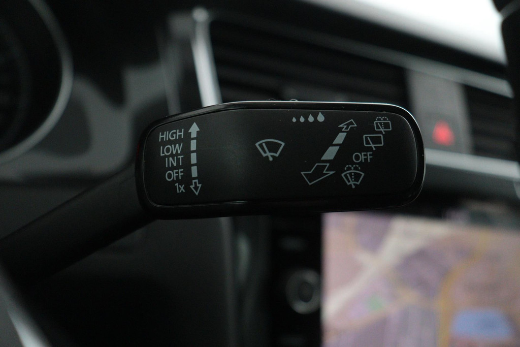 
Volkswagen GOLF Variant 1.5 TSI Comfortline (NAVIGATIE, CAMERA, STOELVERWARMING, PARKEERSENSOREN, CARPLAY, GOED ONDERHOUDEN) vol									