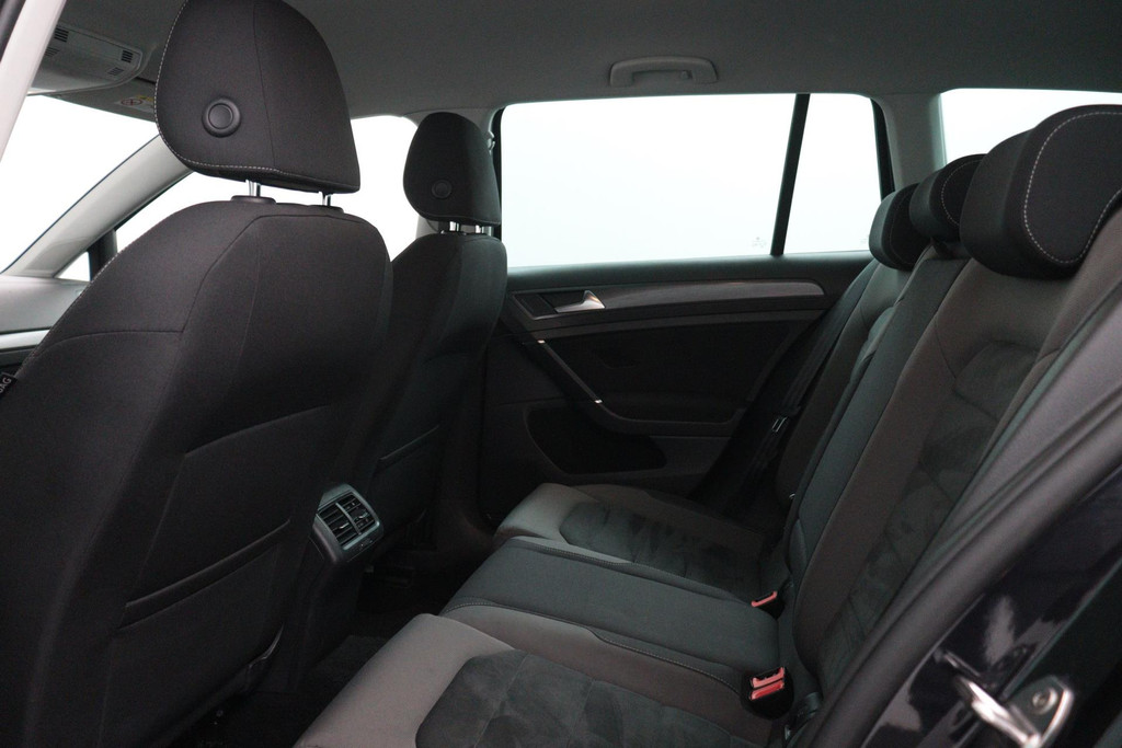 
Volkswagen GOLF Variant 1.5 TSI Comfortline (NAVIGATIE, CAMERA, STOELVERWARMING, PARKEERSENSOREN, CARPLAY, GOED ONDERHOUDEN) vol									