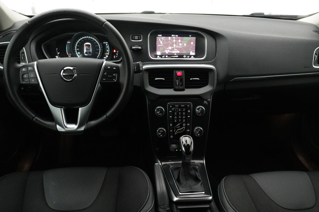 
Volvo V40 1.5 T2 Polar+ Automaat (NAVIGATIE, ACHTERUITRIJCAMERA, STOELVERWARMING, 1e EIGENAAR, GOED ONDERHOUDEN) vol									