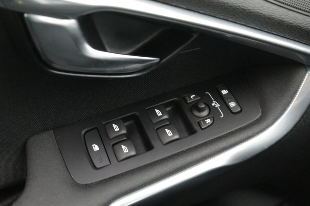 
Volvo V40 1.5 T2 Polar+ Automaat (NAVIGATIE, ACHTERUITRIJCAMERA, STOELVERWARMING, 1e EIGENAAR, GOED ONDERHOUDEN) vol									