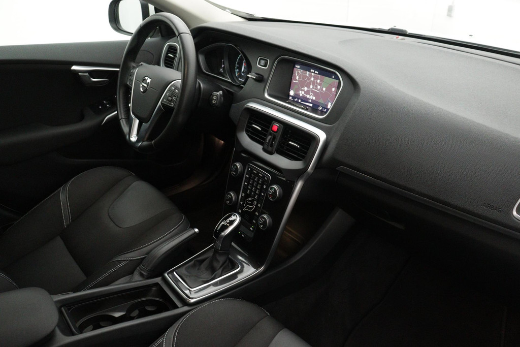 
Volvo V40 1.5 T2 Polar+ Automaat (NAVIGATIE, ACHTERUITRIJCAMERA, STOELVERWARMING, 1e EIGENAAR, GOED ONDERHOUDEN) vol									