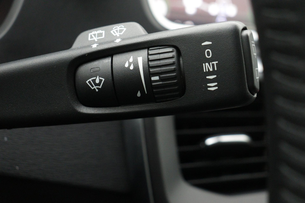 
Volvo V40 1.5 T2 Polar+ Automaat (NAVIGATIE, ACHTERUITRIJCAMERA, STOELVERWARMING, 1e EIGENAAR, GOED ONDERHOUDEN) vol									