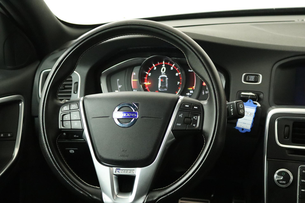 
Volvo V60 2.0 T4 Business Sport (PANORAMADAK, STOELVERWARMING, CAMERA, LEER, PARKEERSENSOREN, NL-AUTO, GOED ONDERHOUDEN) vol									