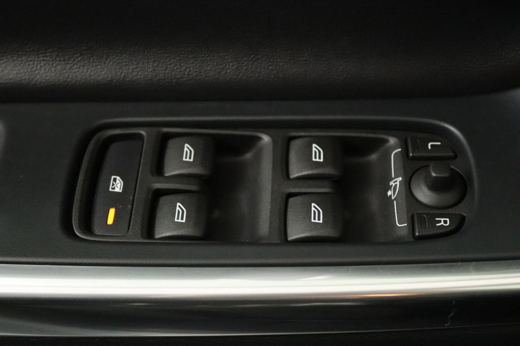 
Volvo V60 2.0 T4 Business Sport (PANORAMADAK, STOELVERWARMING, CAMERA, LEER, PARKEERSENSOREN, NL-AUTO, GOED ONDERHOUDEN) vol									