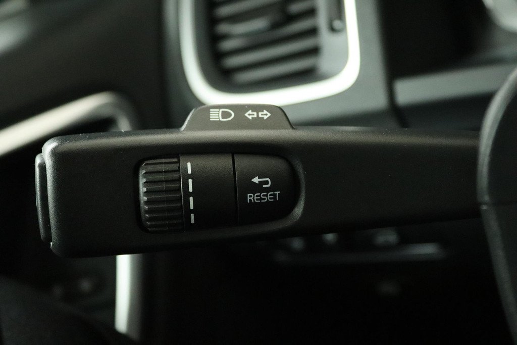 
Volvo V60 2.0 T4 Business Sport (PANORAMADAK, STOELVERWARMING, CAMERA, LEER, PARKEERSENSOREN, NL-AUTO, GOED ONDERHOUDEN) vol									