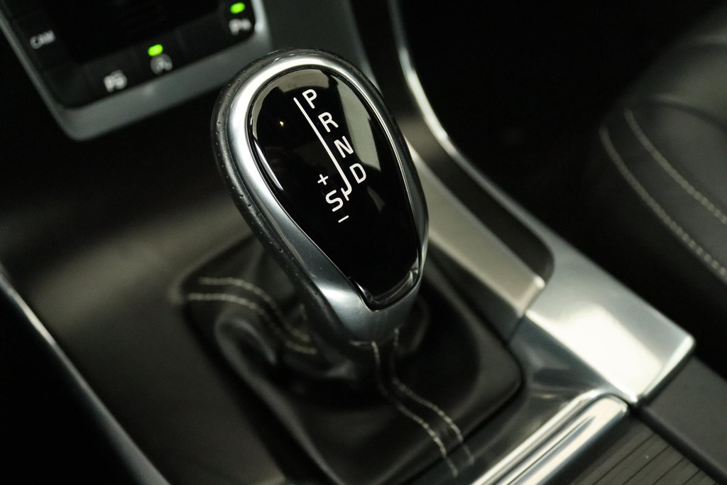 
Volvo V60 2.0 T4 Business Sport (PANORAMADAK, STOELVERWARMING, CAMERA, LEER, PARKEERSENSOREN, NL-AUTO, GOED ONDERHOUDEN) vol									