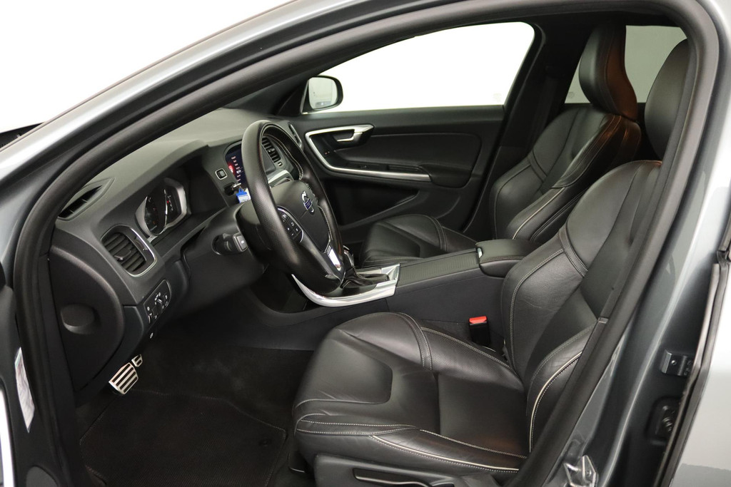 
Volvo V60 2.0 T4 Business Sport (PANORAMADAK, STOELVERWARMING, CAMERA, LEER, PARKEERSENSOREN, NL-AUTO, GOED ONDERHOUDEN) vol									