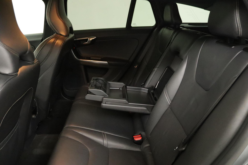 
Volvo V60 2.0 T4 Business Sport (PANORAMADAK, STOELVERWARMING, CAMERA, LEER, PARKEERSENSOREN, NL-AUTO, GOED ONDERHOUDEN) vol									