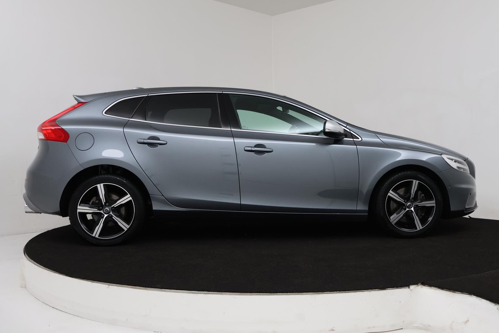 
Volvo V40 1.5 T3 Polar+ Sport (ACHTERUITRIJCAMERA, STOELVERWARMING, NAVI, CRUISE, PARKEERSENSOREN, AUTOMAAT, GOED ONDERHOUDEN) vol									