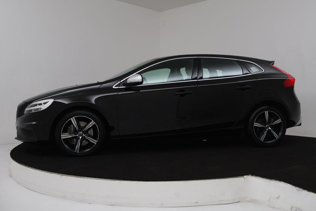 
Volvo V40 2.0 T4 Business Sport Automaat (TREKHAAK, NAVIGATIE, STOELVERWARMING, CRUISE CONTROL, NL-AUTO) vol									