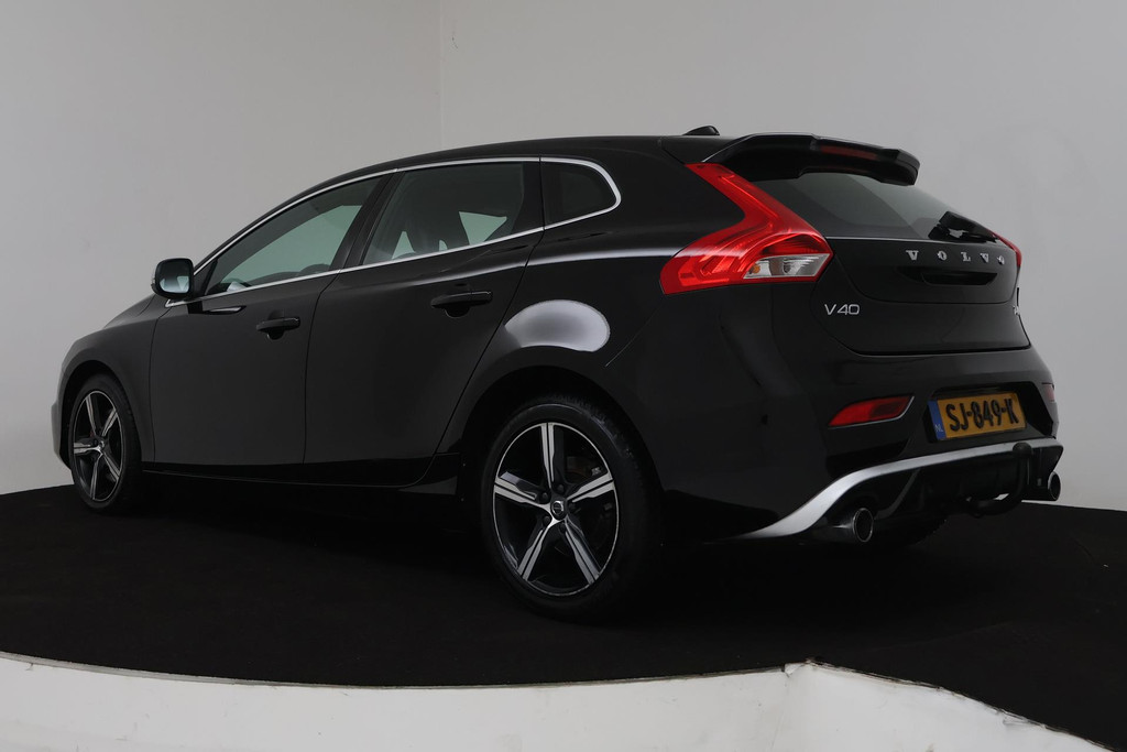 
Volvo V40 2.0 T4 Business Sport Automaat (TREKHAAK, NAVIGATIE, STOELVERWARMING, CRUISE CONTROL, NL-AUTO) vol									