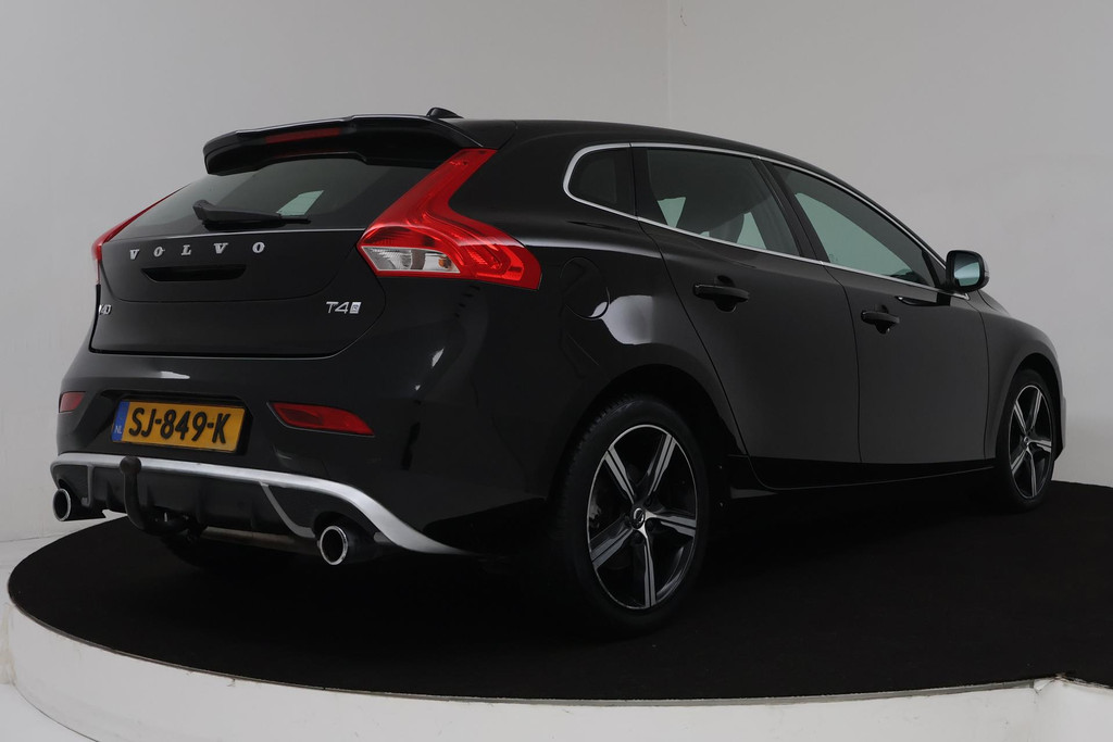 
Volvo V40 2.0 T4 Business Sport Automaat (TREKHAAK, NAVIGATIE, STOELVERWARMING, CRUISE CONTROL, NL-AUTO) vol									