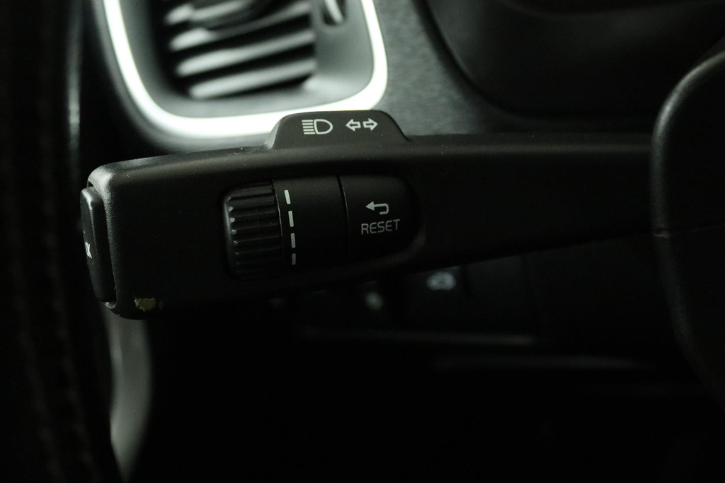 
Volvo V40 2.0 T4 Business Sport Automaat (TREKHAAK, NAVIGATIE, STOELVERWARMING, CRUISE CONTROL, NL-AUTO) vol									