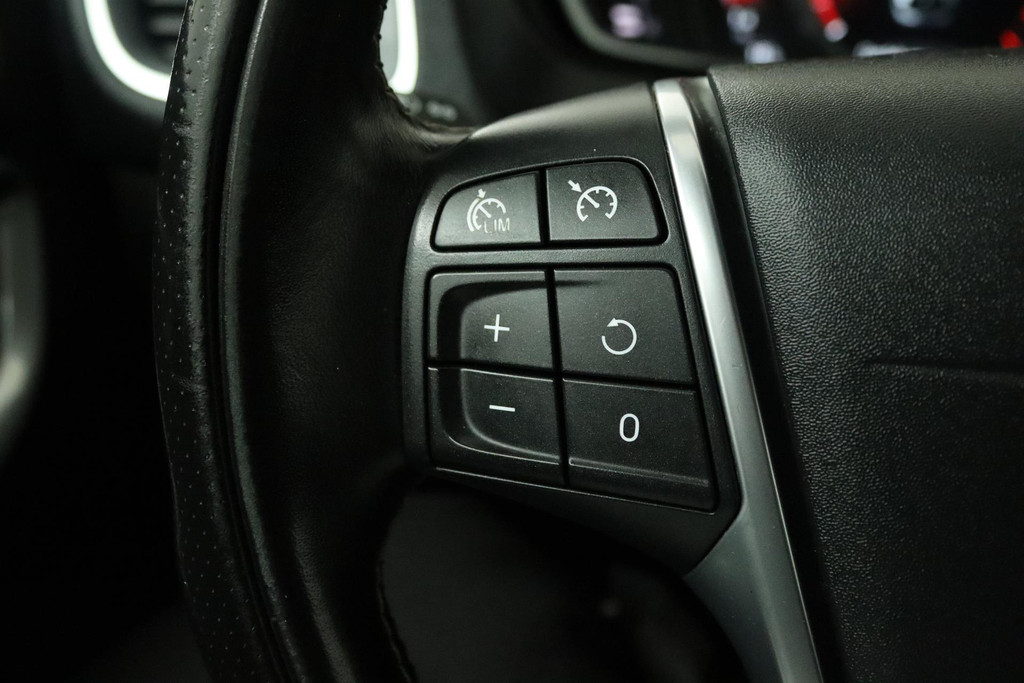 
Volvo V40 2.0 T4 Business Sport Automaat (TREKHAAK, NAVIGATIE, STOELVERWARMING, CRUISE CONTROL, NL-AUTO) vol									