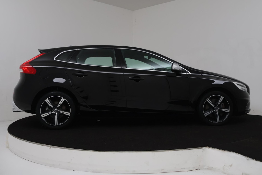 
Volvo V40 2.0 T4 Business Sport Automaat (TREKHAAK, NAVIGATIE, STOELVERWARMING, CRUISE CONTROL, NL-AUTO) vol									