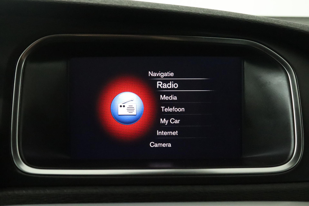 
Volvo V40 2.0 T4 Business Sport Automaat (TREKHAAK, NAVIGATIE, STOELVERWARMING, CRUISE CONTROL, NL-AUTO) vol									