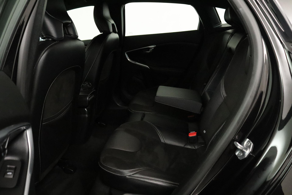 
Volvo V40 2.0 T4 Business Sport Automaat (TREKHAAK, NAVIGATIE, STOELVERWARMING, CRUISE CONTROL, NL-AUTO) vol									