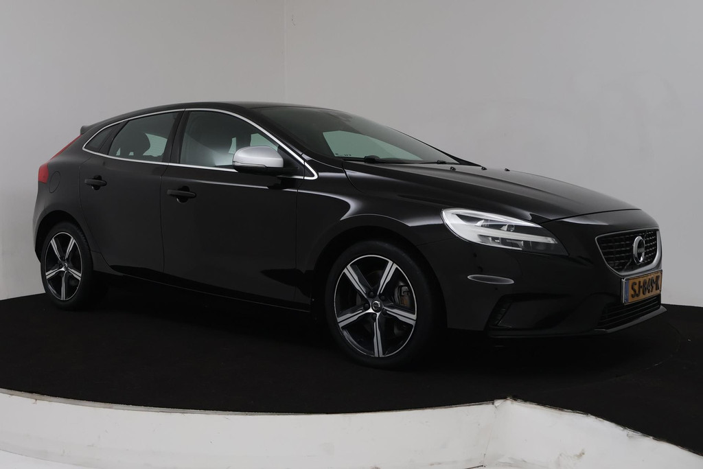 
Volvo V40 2.0 T4 Business Sport Automaat (TREKHAAK, NAVIGATIE, STOELVERWARMING, CRUISE CONTROL, NL-AUTO) vol									