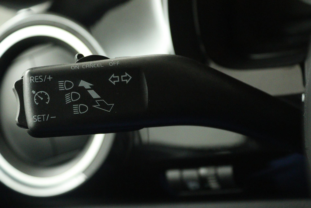 
Volkswagen up! 1.0 cross up! BlueMotion (STOELVERWARMING, NAVIGATIE, PARKEERSENSOREN, CRUISE CONTROL, MULTIMEDIA) vol									