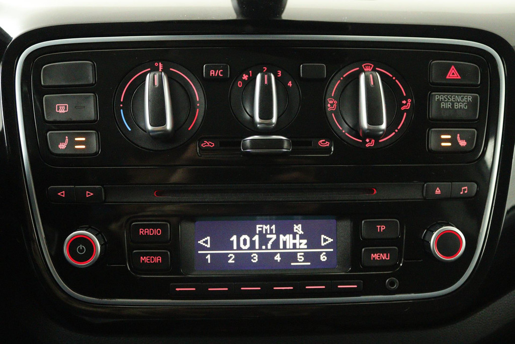 
Volkswagen up! 1.0 cross up! BlueMotion (STOELVERWARMING, NAVIGATIE, PARKEERSENSOREN, CRUISE CONTROL, MULTIMEDIA) vol									