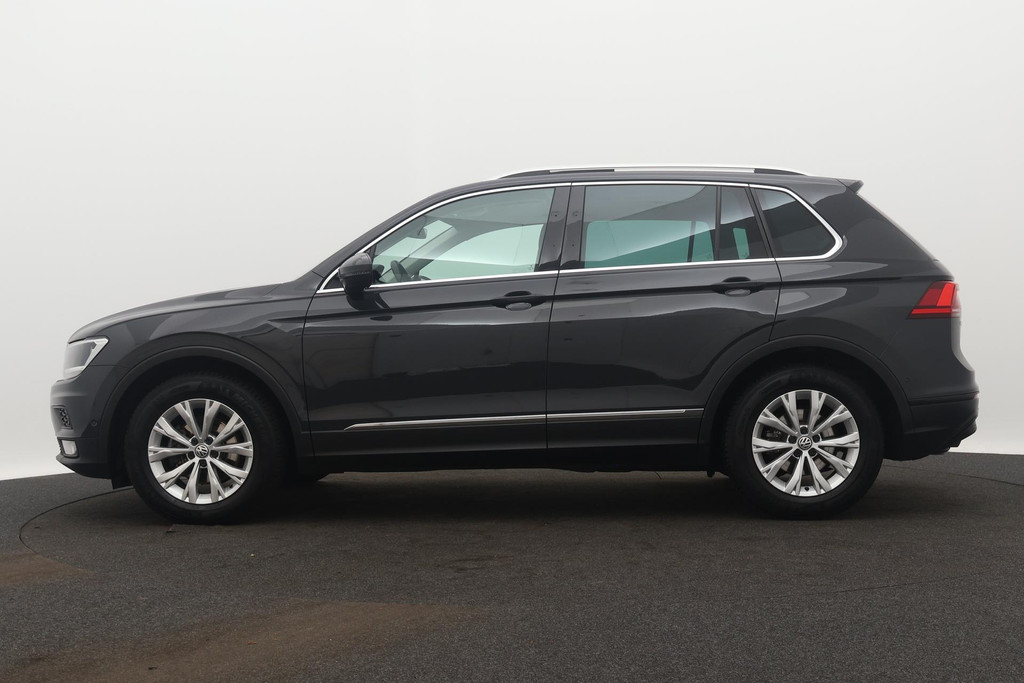 
Volkswagen Tiguan 1.5 TSI ACT Comfortline Business(NL-Auto, Dealerondh, 1e eig, PANO, ADD CC, TREKH, Stoelverwij ENZ) vol									