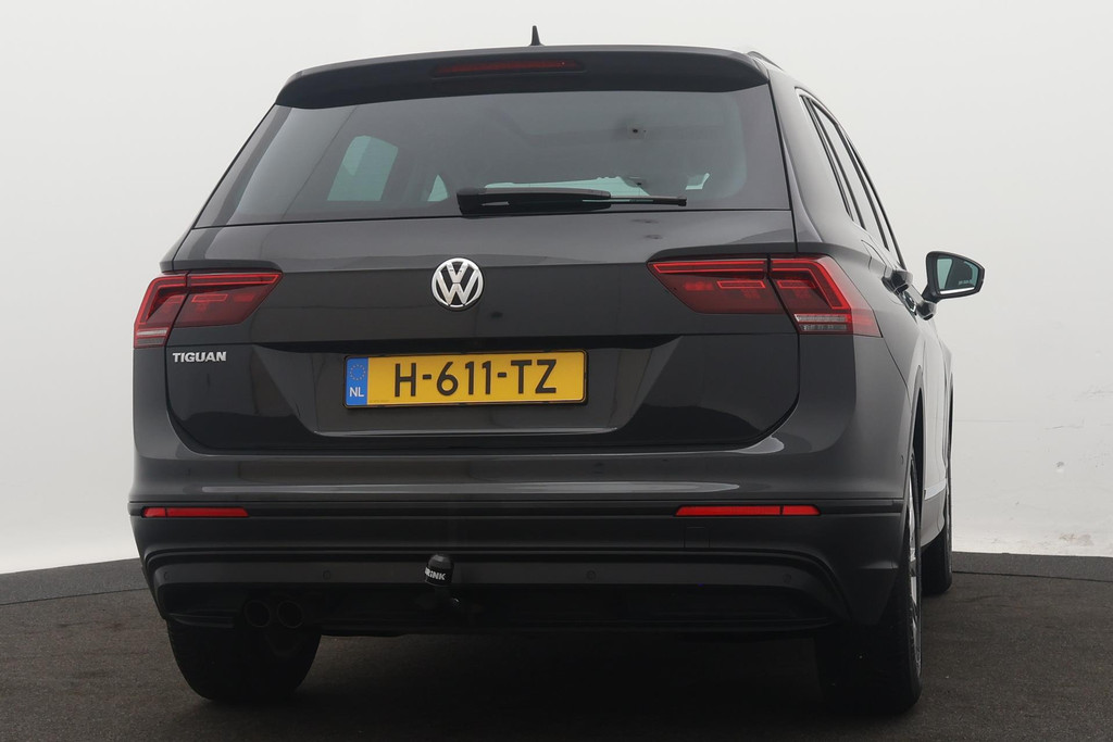 
Volkswagen Tiguan 1.5 TSI ACT Comfortline Business(NL-Auto, Dealerondh, 1e eig, PANO, ADD CC, TREKH, Stoelverwij ENZ) vol									