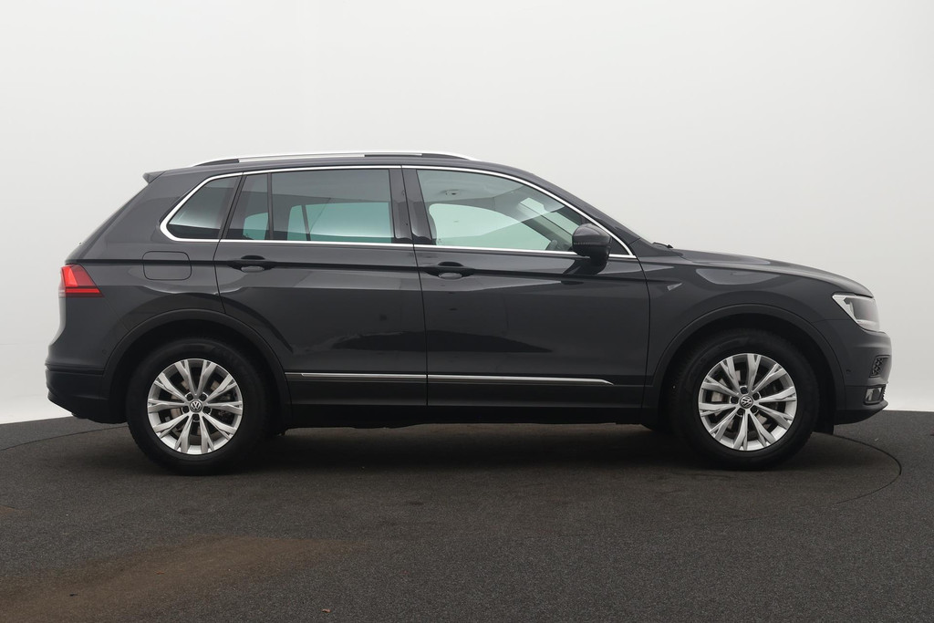 
Volkswagen Tiguan 1.5 TSI ACT Comfortline Business(NL-Auto, Dealerondh, 1e eig, PANO, ADD CC, TREKH, Stoelverwij ENZ) vol									