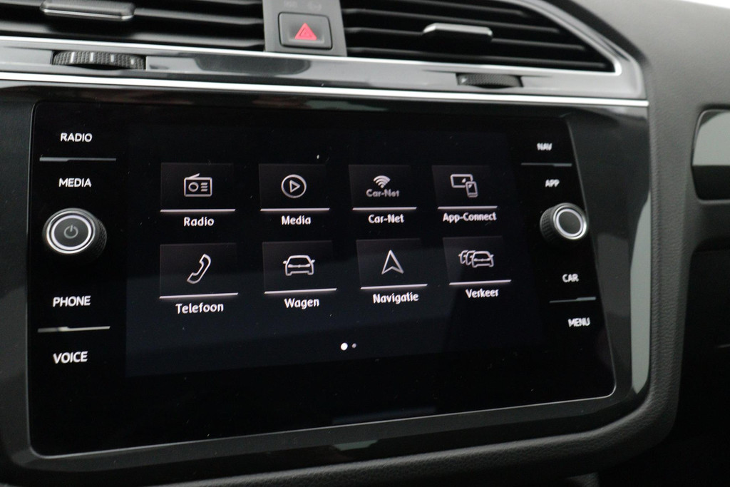 
Volkswagen Tiguan 1.5 TSI ACT Comfortline Business(NL-Auto, Dealerondh, 1e eig, PANO, ADD CC, TREKH, Stoelverwij ENZ) vol									