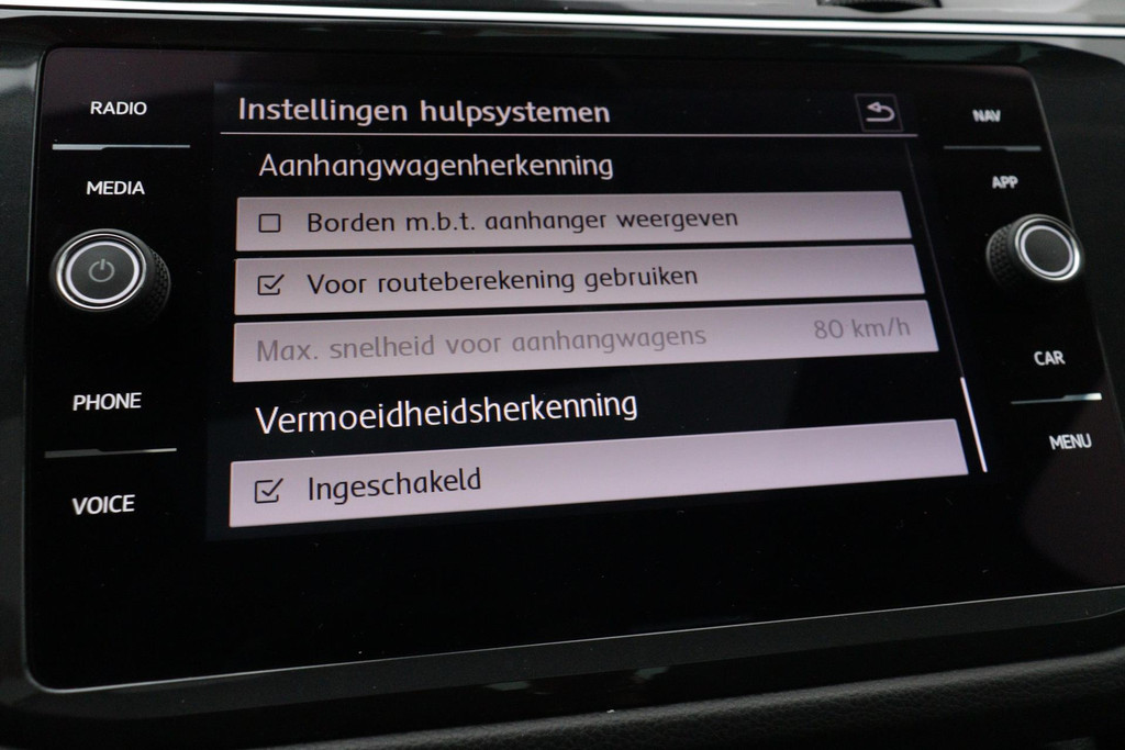 
Volkswagen Tiguan 1.5 TSI ACT Comfortline Business(NL-Auto, Dealerondh, 1e eig, PANO, ADD CC, TREKH, Stoelverwij ENZ) vol									