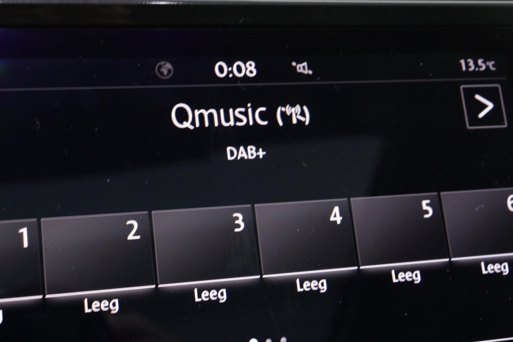 
Volkswagen Tiguan 1.5 TSI ACT Comfortline Business(NL-Auto, Dealerondh, 1e eig, PANO, ADD CC, TREKH, Stoelverwij ENZ) vol									