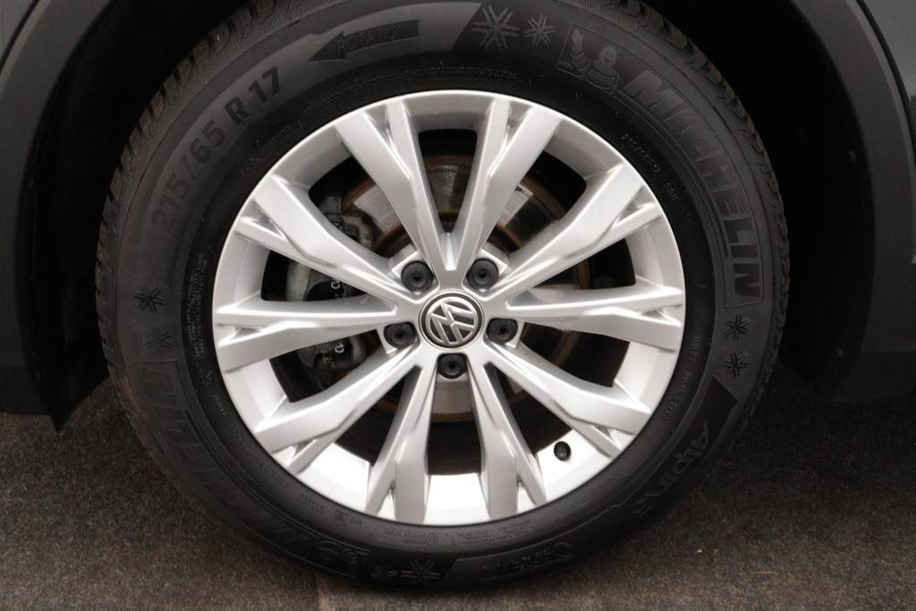 
Volkswagen Tiguan 1.5 TSI ACT Comfortline Business(NL-Auto, Dealerondh, 1e eig, PANO, ADD CC, TREKH, Stoelverwij ENZ) vol									