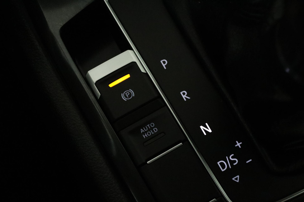 
Volkswagen Tiguan 1.4 TSI ACT Highline (PANORAMADAK, TREKHAAK, STOELVERWARMING, LEER, PARKEERSENSOREN, GOED ONDERHOUDEN) vol									